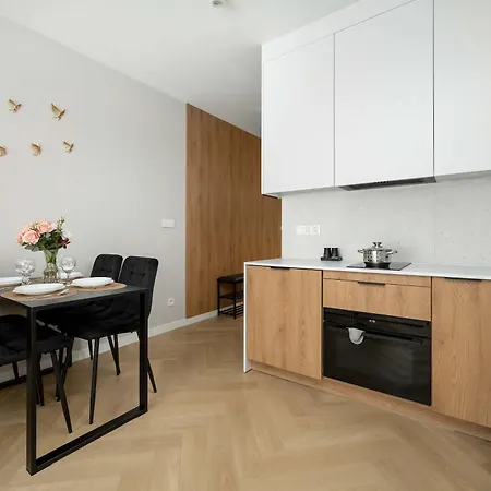 Elegant Mieszczanska With Air Conditioning, & Gym By Renters Prestige Вроцлав