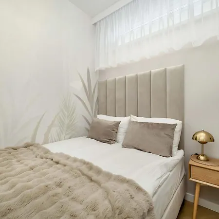Апартаменты Elegant Mieszczanska With Air Conditioning, & Gym By Renters Prestige