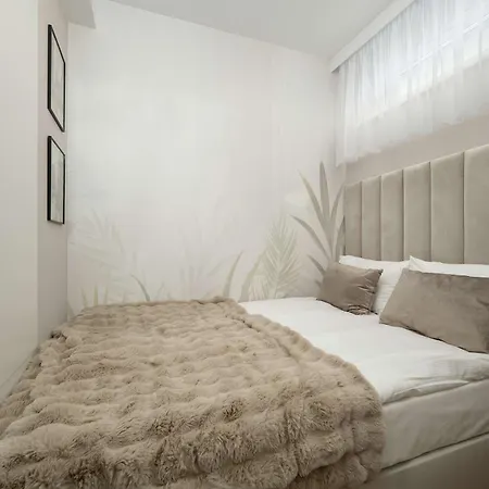 Апартаменты Elegant Mieszczanska With Air Conditioning, & Gym By Renters Prestige *