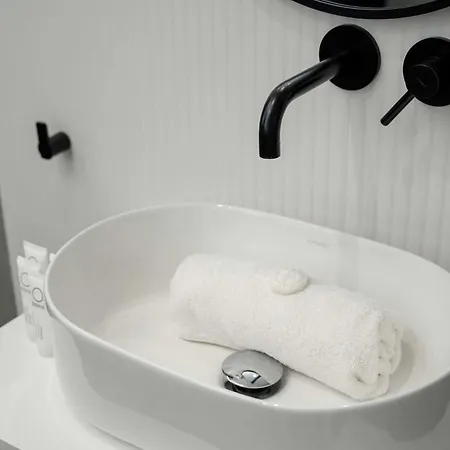 Elegant Mieszczanska With Air Conditioning, & Gym By Renters Prestige Апартаменты