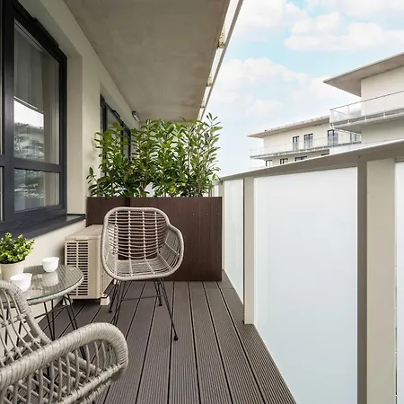 Elegant Mieszczanska With Air Conditioning, & Gym By Renters Prestige Вроцлав