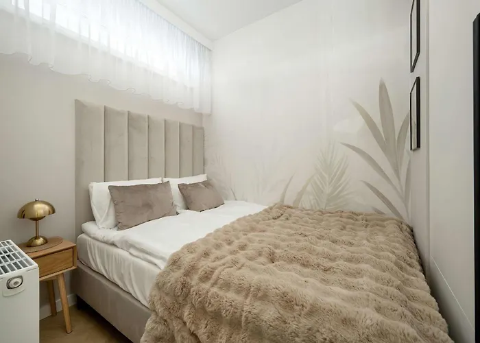 Elegant Mieszczanska With Air Conditioning, & Gym By Renters Prestige * Breslavia