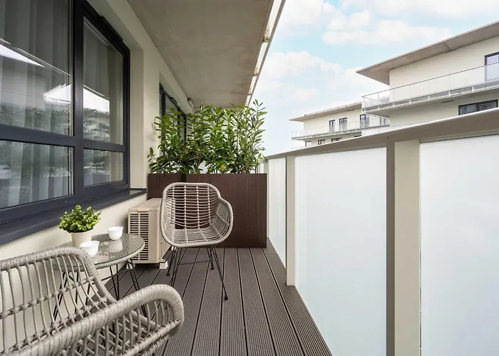 Elegant Mieszczanska With Air Conditioning, & Gym By Renters Prestige Breslavia