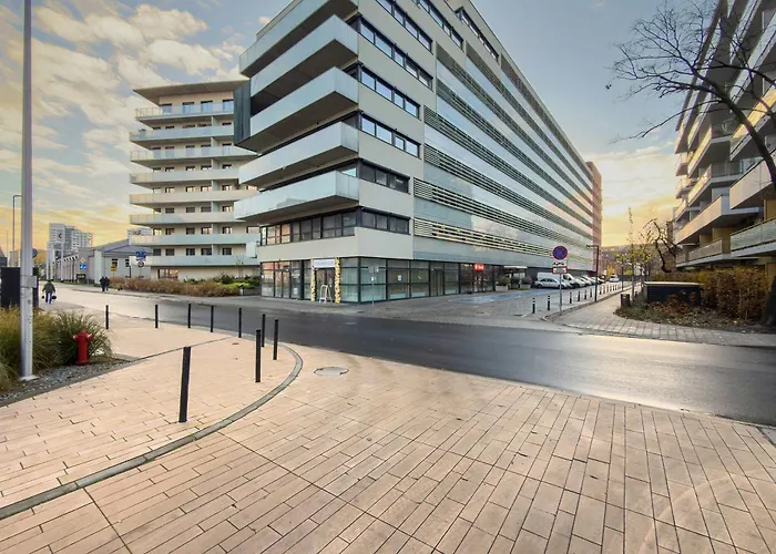 Elegant Mieszczanska With Air Conditioning, & Gym By Renters Prestige *