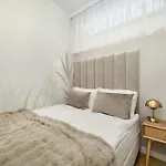 Apartamento Elegant Mieszczanska With Air Conditioning, & Gym By Renters Prestige