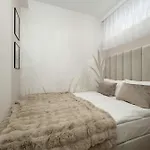 Apartamento Elegant Mieszczanska With Air Conditioning, & Gym By Renters Prestige *