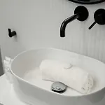 Elegant Mieszczanska With Air Conditioning, & Gym By Renters Prestige Apartamento