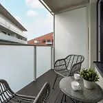 Elegant Mieszczanska With Air Conditioning, & Gym By Renters Prestige Apartamento