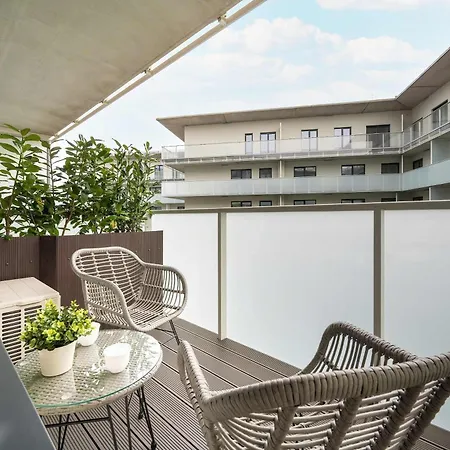 Daire Elegant Mieszczanska With Air Conditioning, & Gym By Renters Prestige