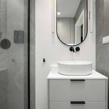 Elegant Mieszczanska With Air Conditioning, & Gym By Renters Prestige * Vratislav