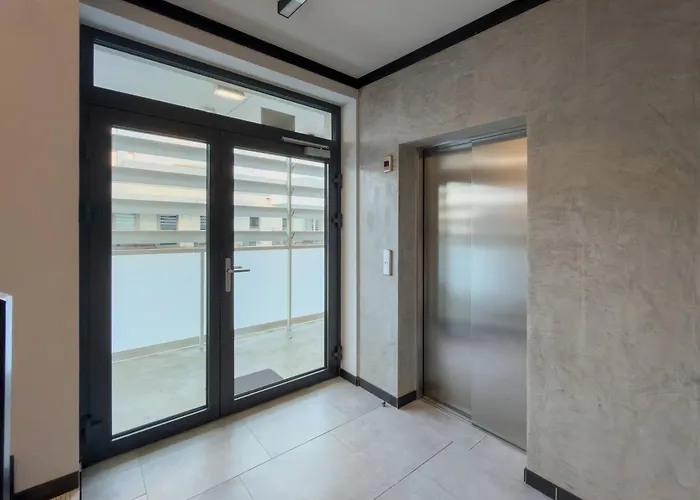 Elegant Mieszczanska With Air Conditioning, & Gym By Renters Prestige Wroclaw